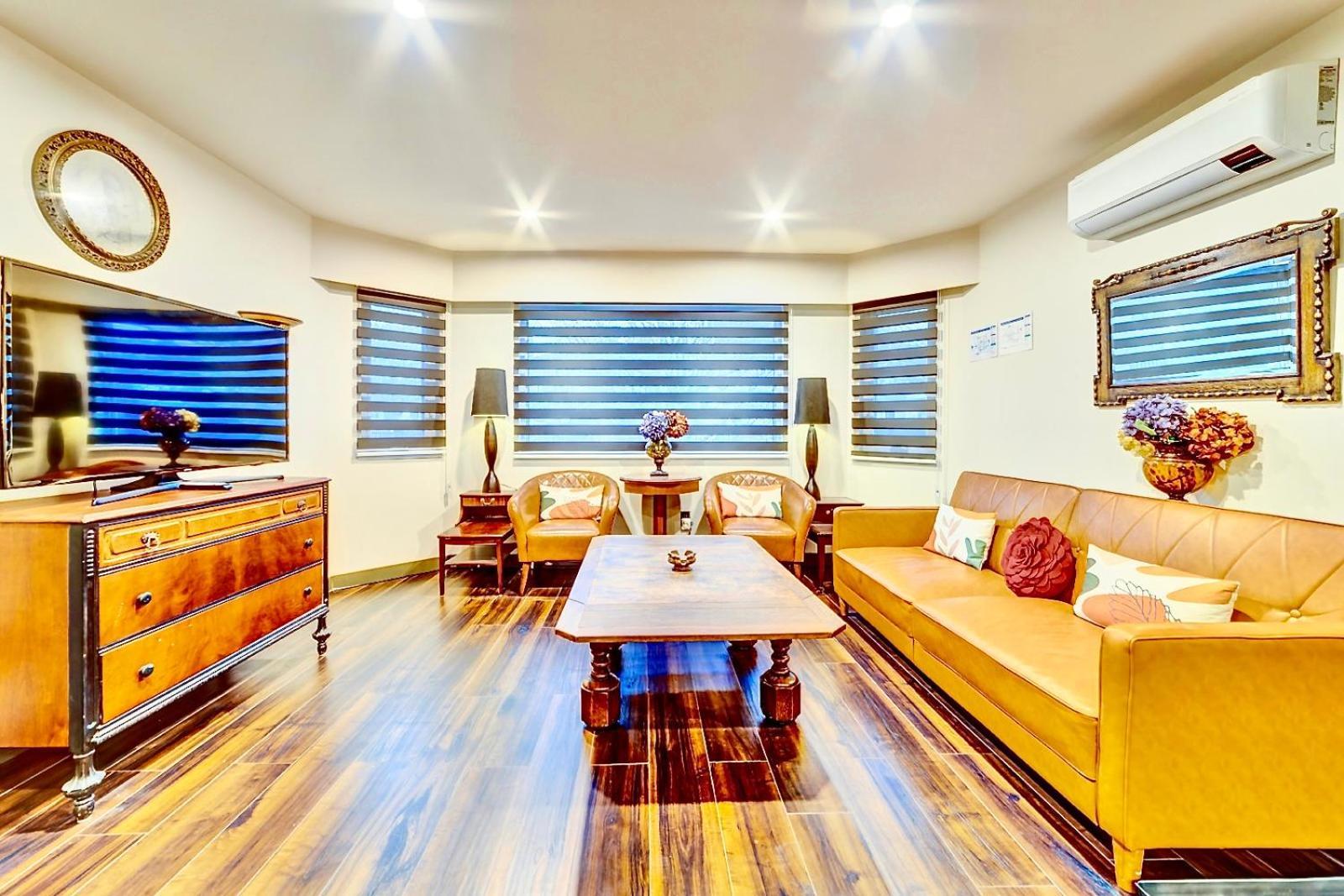 Neocolonial Nouveau Kensington Vacation Home Ванкувър Екстериор снимка