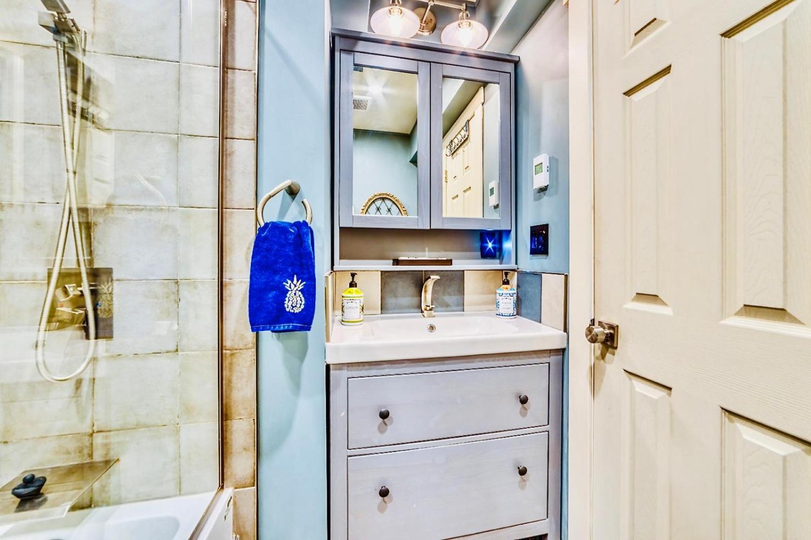 Neocolonial Nouveau Kensington Vacation Home Ванкувър Екстериор снимка