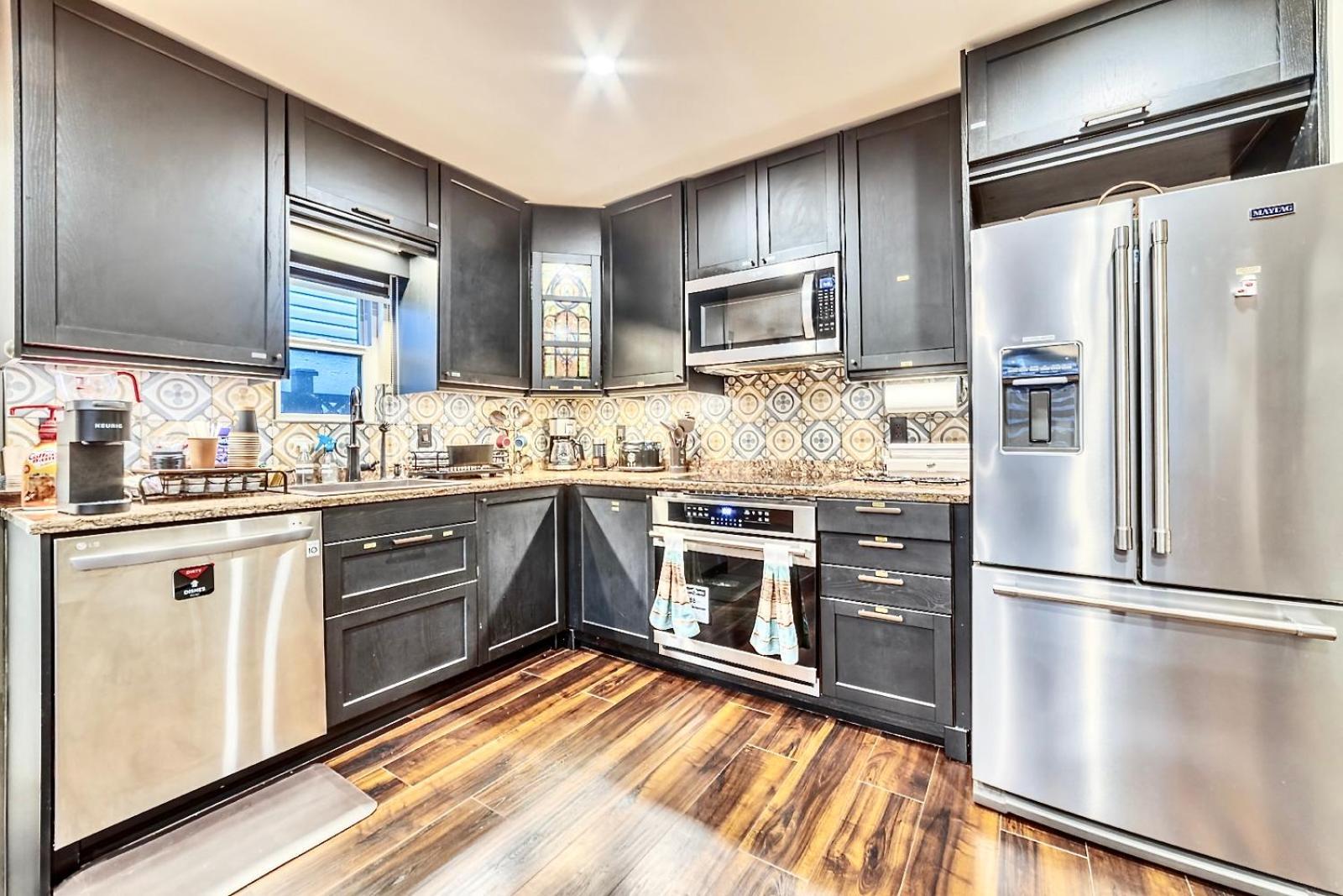 Neocolonial Nouveau Kensington Vacation Home Ванкувър Екстериор снимка