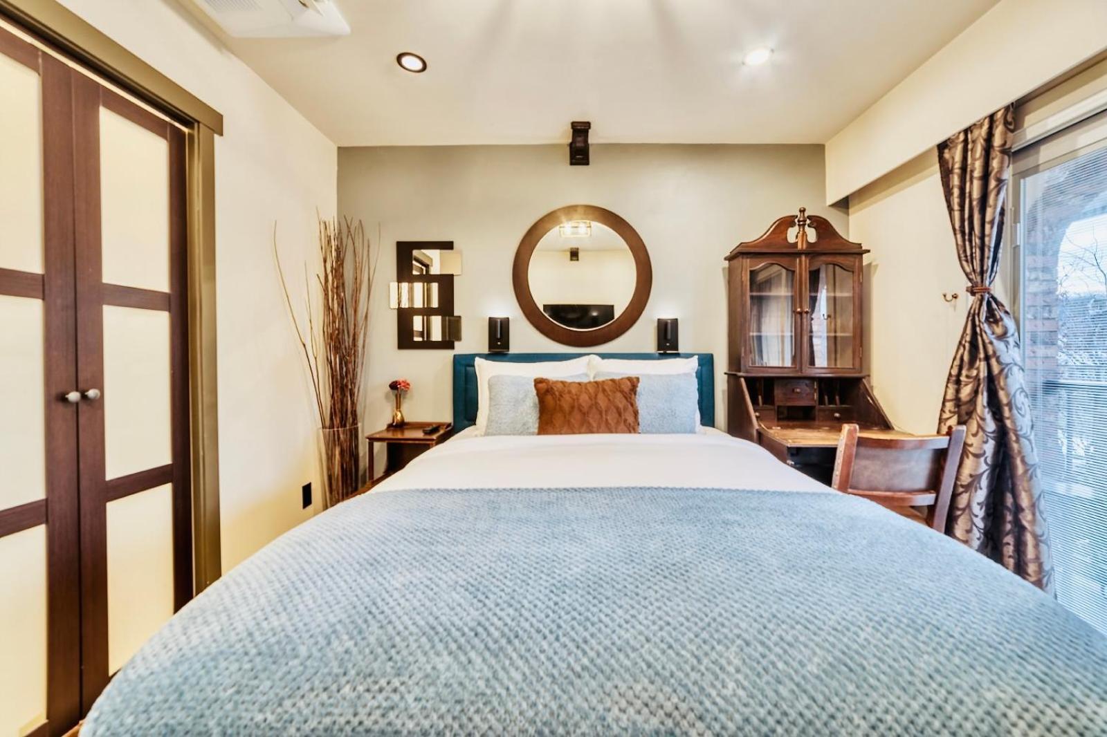 Neocolonial Nouveau Kensington Vacation Home Ванкувър Екстериор снимка