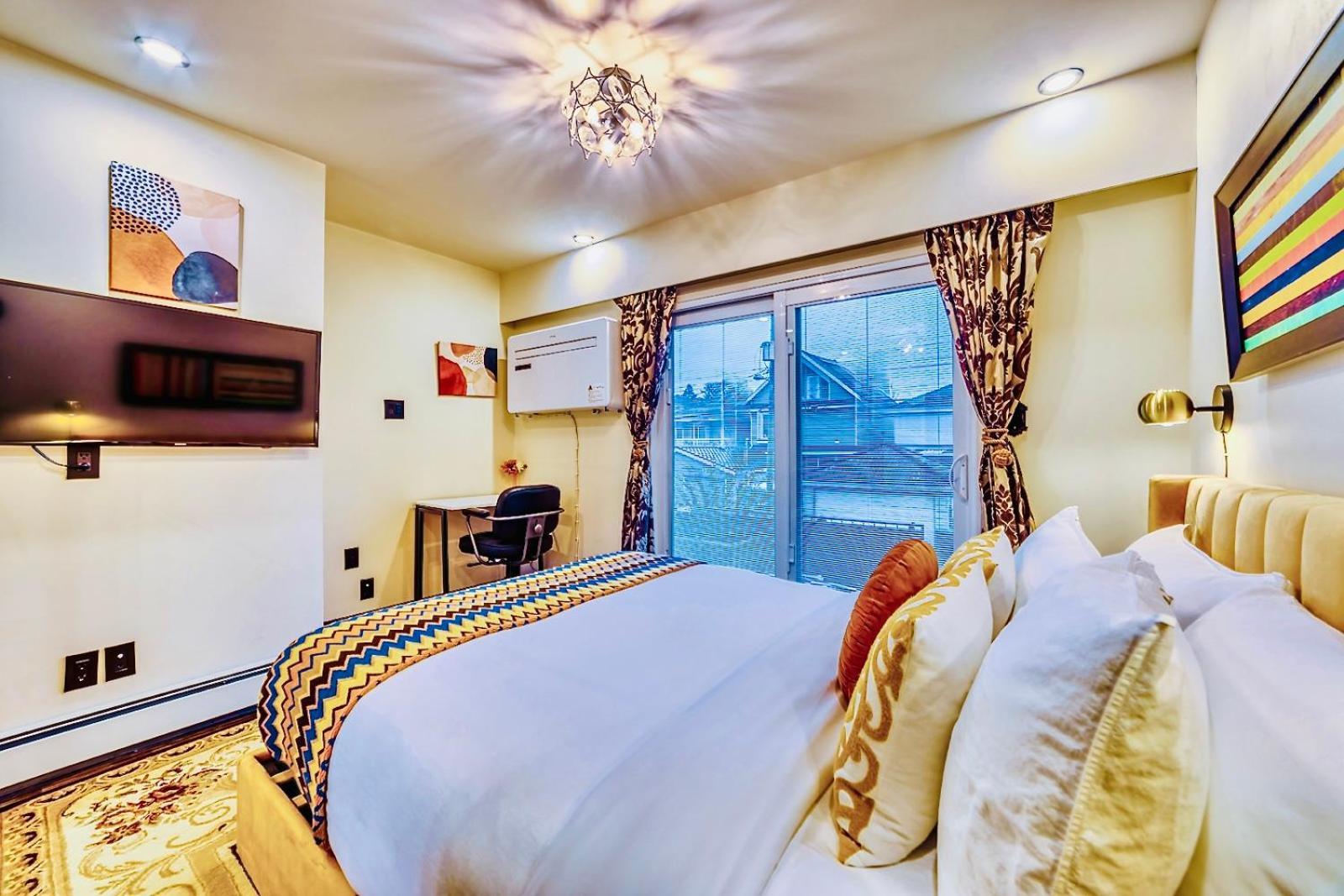 Neocolonial Nouveau Kensington Vacation Home Ванкувър Екстериор снимка