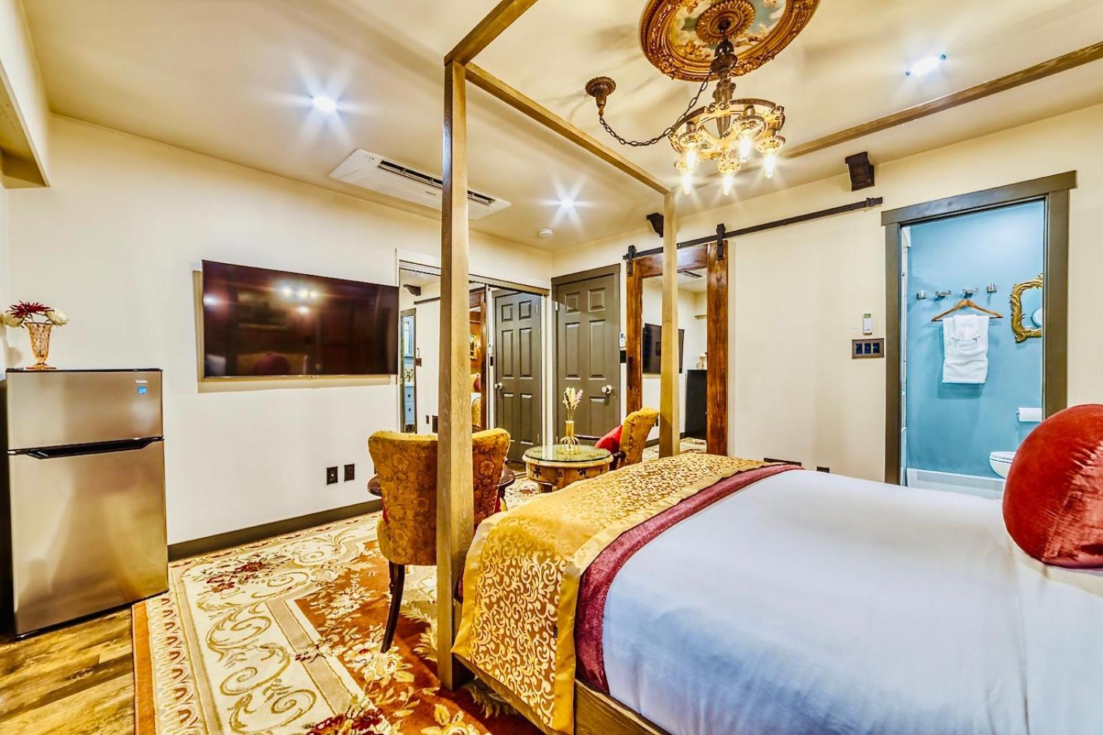 Neocolonial Nouveau Kensington Vacation Home Ванкувър Екстериор снимка